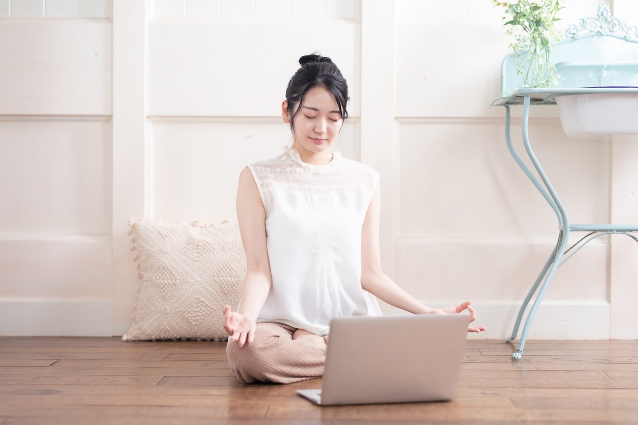 【徹底比較】オンラインヨガおすすめ3選!おうちでヨガをはじめよう!